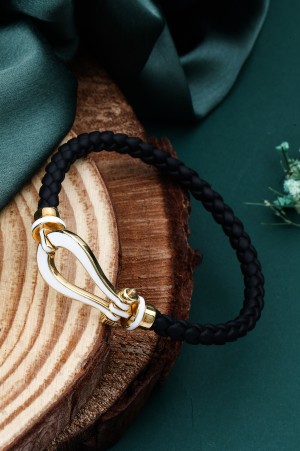 Gold bracelet with gemstones